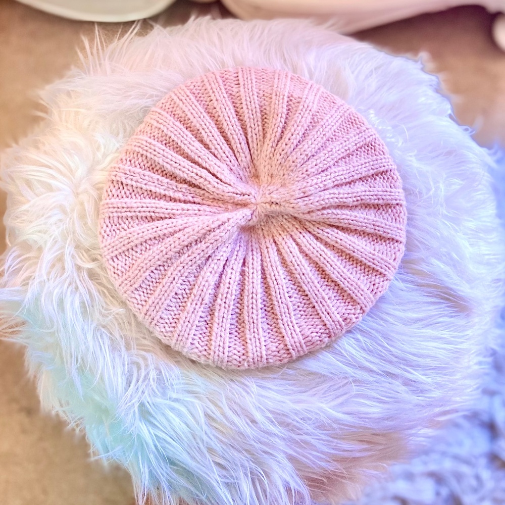 Urban Outfitters Cable Knit Beret Pale Pastel Pink Women’s Winter Accessories - Picture 2 of 4